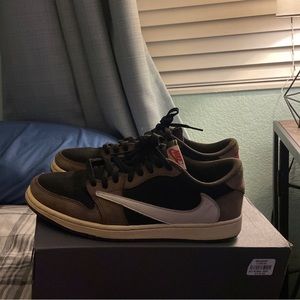 Jordan 1 low travis scott size 10 7.5/10 condition
